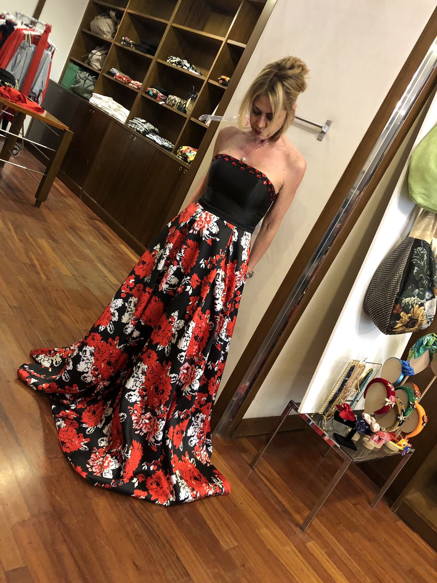 glicineinfiore's tweet image. In un periodo assurdo, barcamenandomi tra un problema e l’altro , mi sono coccolata con questo ... 🥰 
L’eleganza e’ una soglia sottile ..non serve mostrare tette o altro ..a mio avviso. 
#modelmode