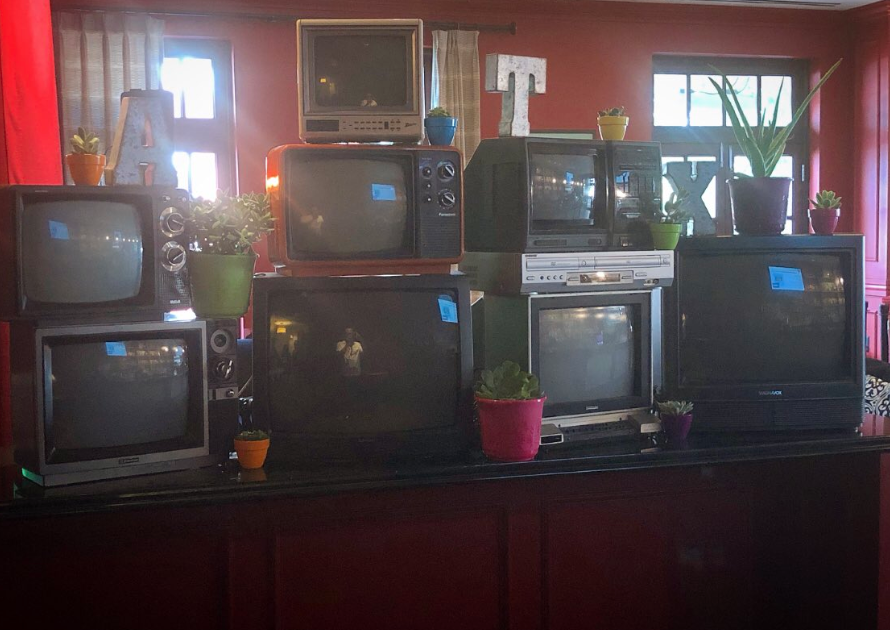 ATXTVInfo's tweet photo. HAPPENING NOW until 12pm for #ATXTVs8 Badge Holders! 🎫 Want to be featured about your festival experience? 🤩 Meet us upstairs in the @StephenFHotel Bar area and share your thoughts! 💭 https://t.co/Qeq6WqrNC1