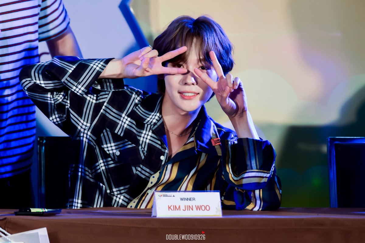 Doublewoo910926's tweet photo. 190608 #WINNER #위너 #김진우 #JINU #JINWOO @official_jinu_ #KBEE2019BANGKOK https://t.co/PzaokMxdZE