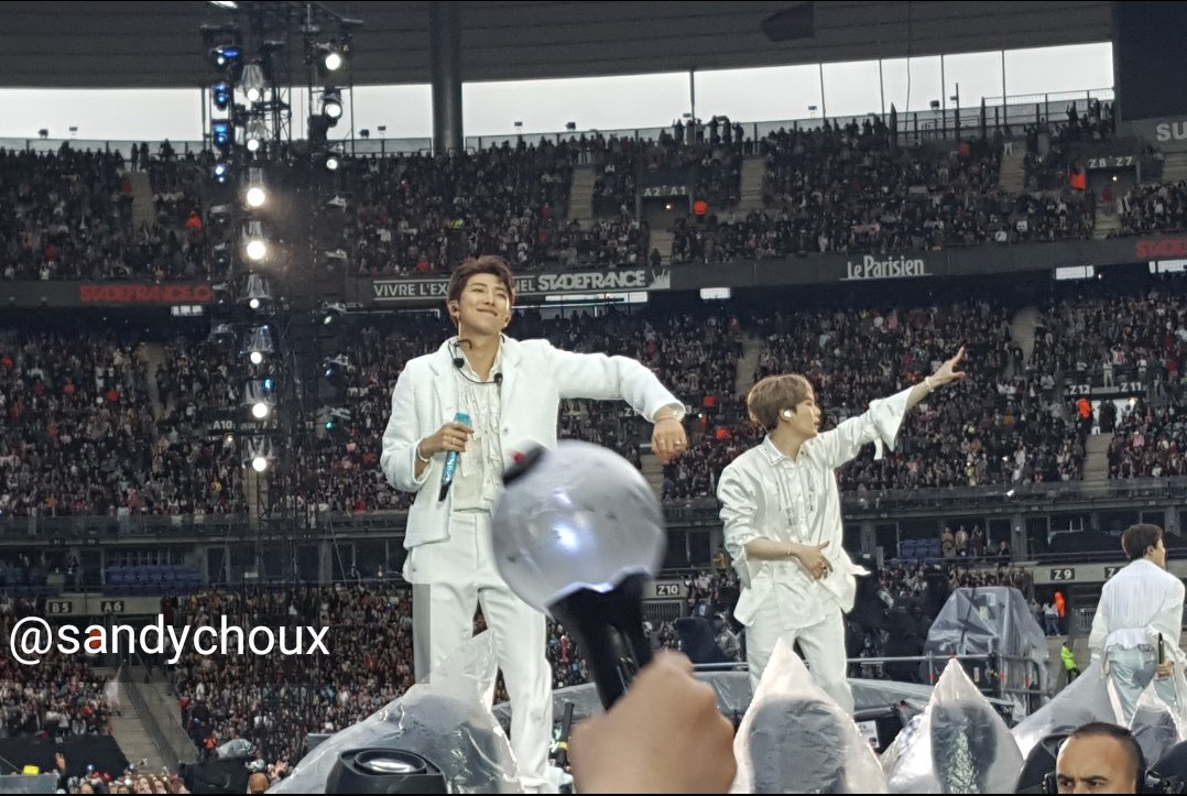 Sandychoux's tweet photo. #BTSinParis #BTSxStadeDeFrance @BTS_twt https://t.co/ghT8KmTUk1