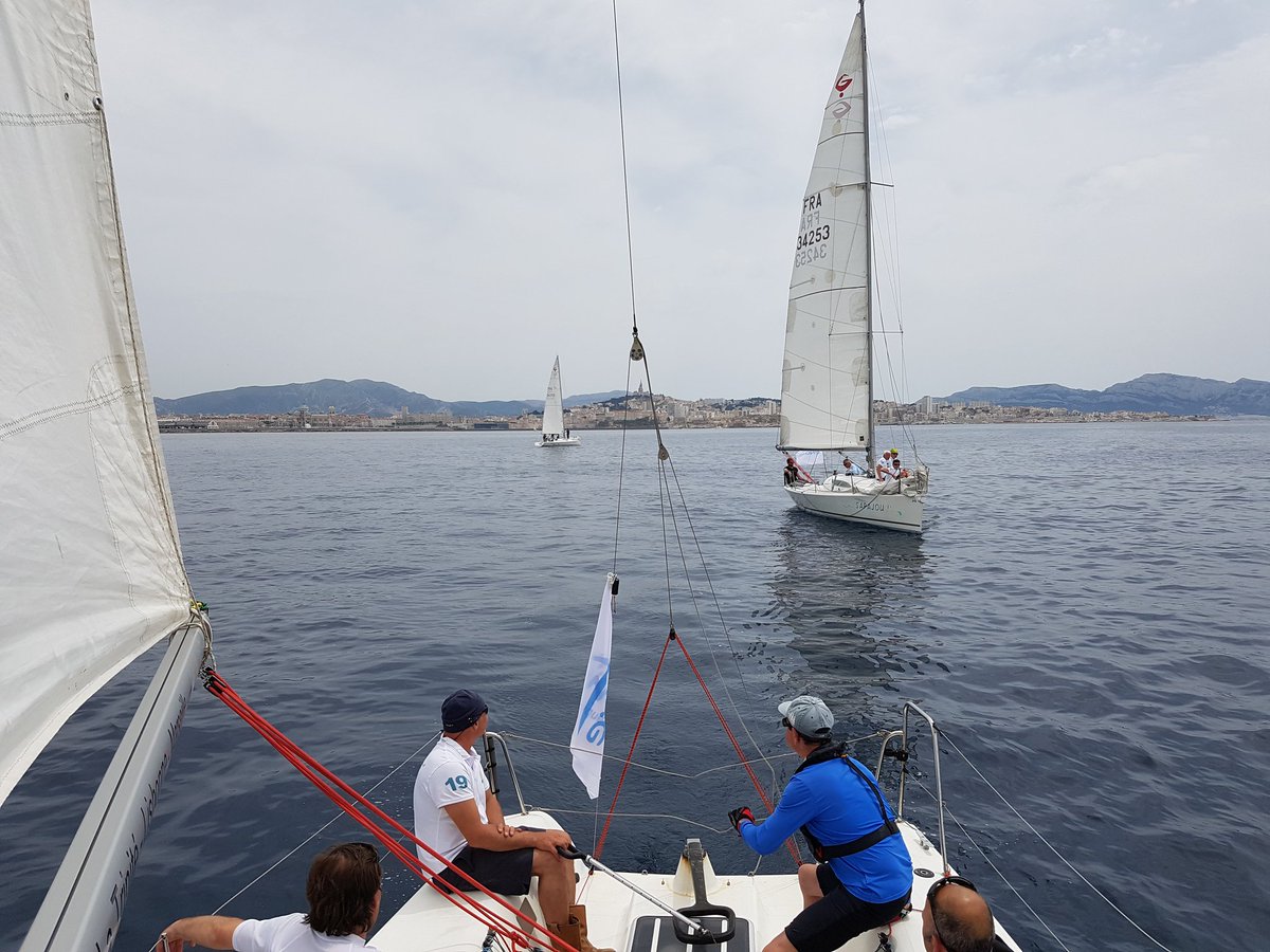 Ben_Chatelain's tweet photo. 2 jours de pur plaisir pour les 3 équipages #ENGIEThermiqueFrance!!
Très sympa de concourir en rade de Marseille avec d'autres équipages liés à l'#environment et l'#Energie.
Merci @RegateV2E et à l'année prochaine ! https://t.co/fnEmUEbYDv