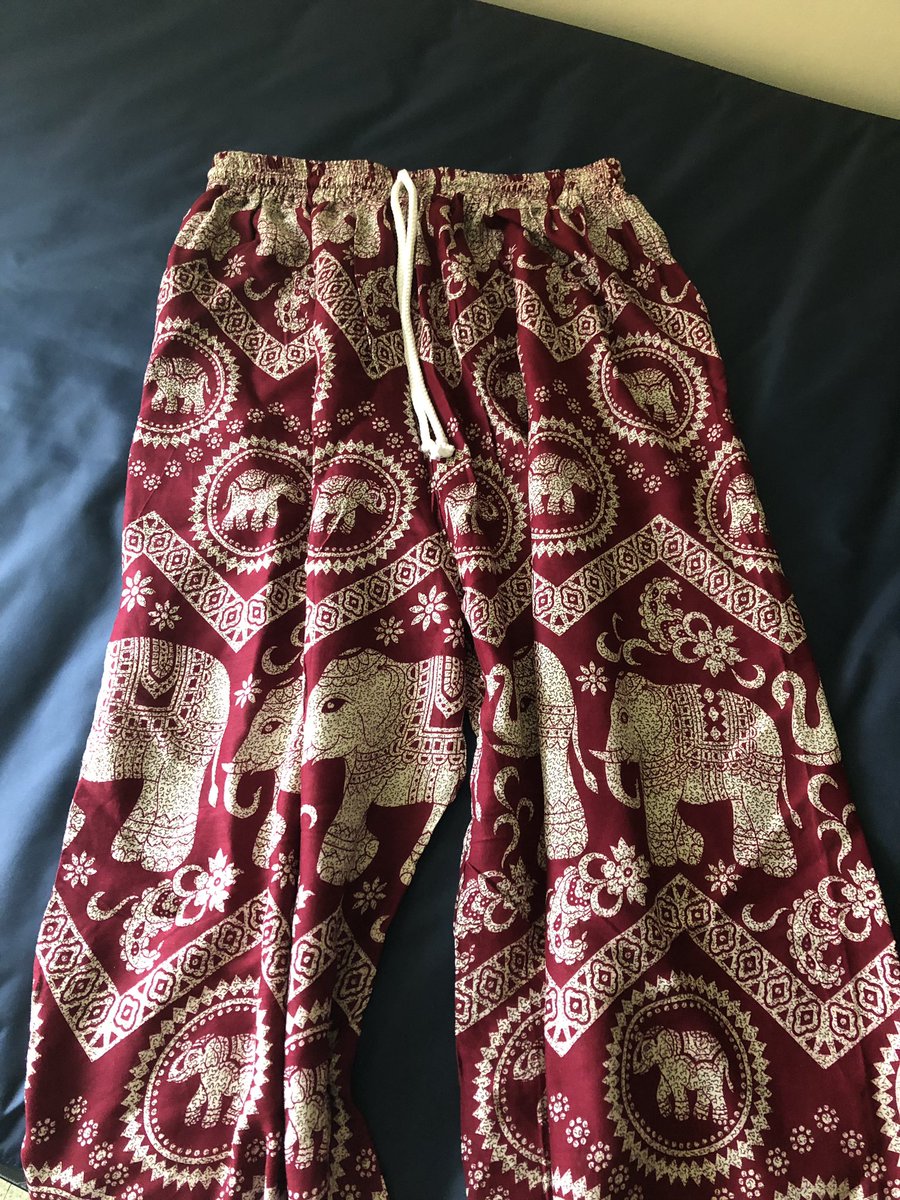 nat_gase's tweet photo. bought these pants yesterday at #LaureLive and wasn’t ready for this kind of attack https://t.co/KN2RTMWofE