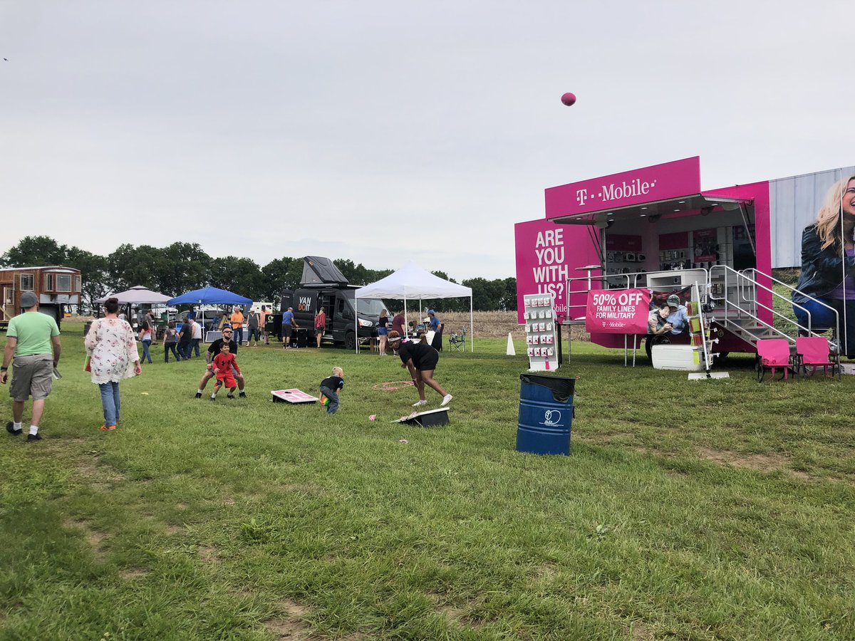 TMoTruckWestMO's tweet photo. #TinyFestMidwest iOS poppin today! #SeriousFun is going on! #Football, #Spin2Win with some amazing deals! Get away from your boring carrier, come be part of the #Uncarrier #Ohana! We got you covered!! #AreYouWithUS @FruitWeasel13 @rafanan21 @Cunningham_STL @KWunder https://t.co/MgXuXDFiSv