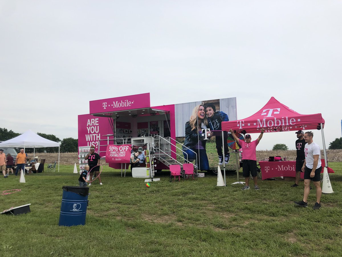 TMoTruckWestMO's tweet photo. #TinyFestMidwest iOS poppin today! #SeriousFun is going on! #Football, #Spin2Win with some amazing deals! Get away from your boring carrier, come be part of the #Uncarrier #Ohana! We got you covered!! #AreYouWithUS @FruitWeasel13 @rafanan21 @Cunningham_STL @KWunder https://t.co/MgXuXDFiSv