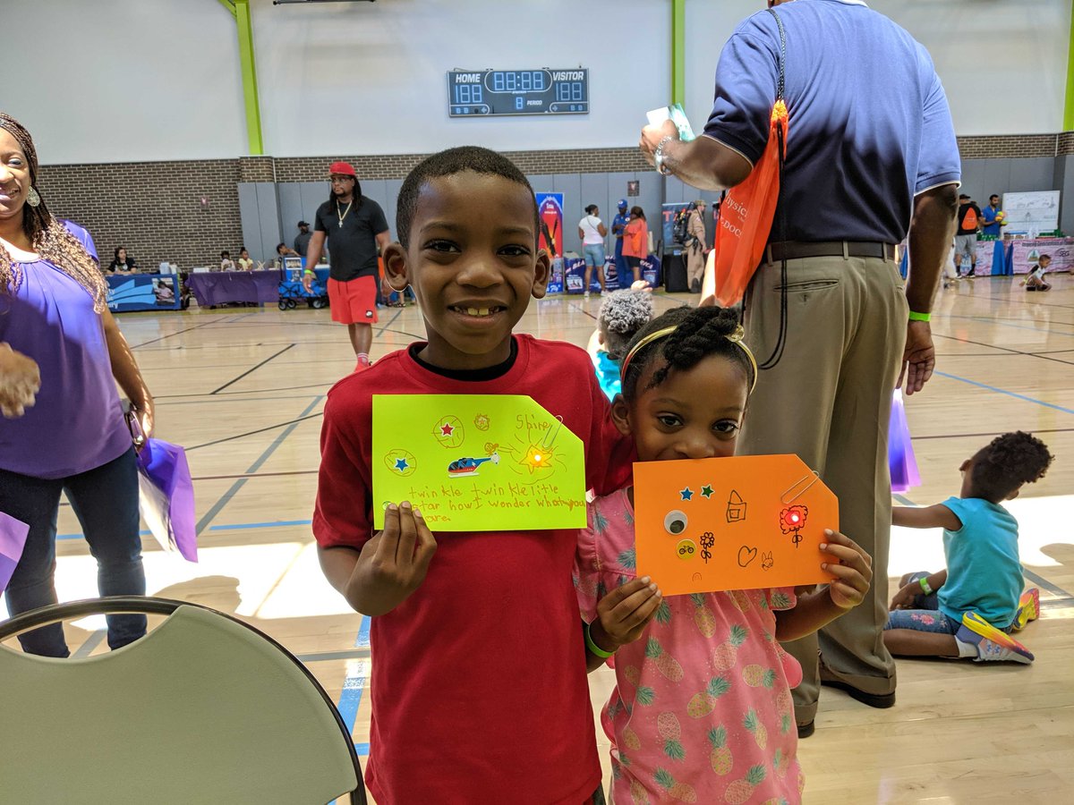 codeparkhouston's tweet image. We had a great time last weekend with 🌻 flower beats 🎧 and paper circuits 💡 at Gustavia Pearls Women&apos;s Outreach STEM Community Day!

@gustavia_s