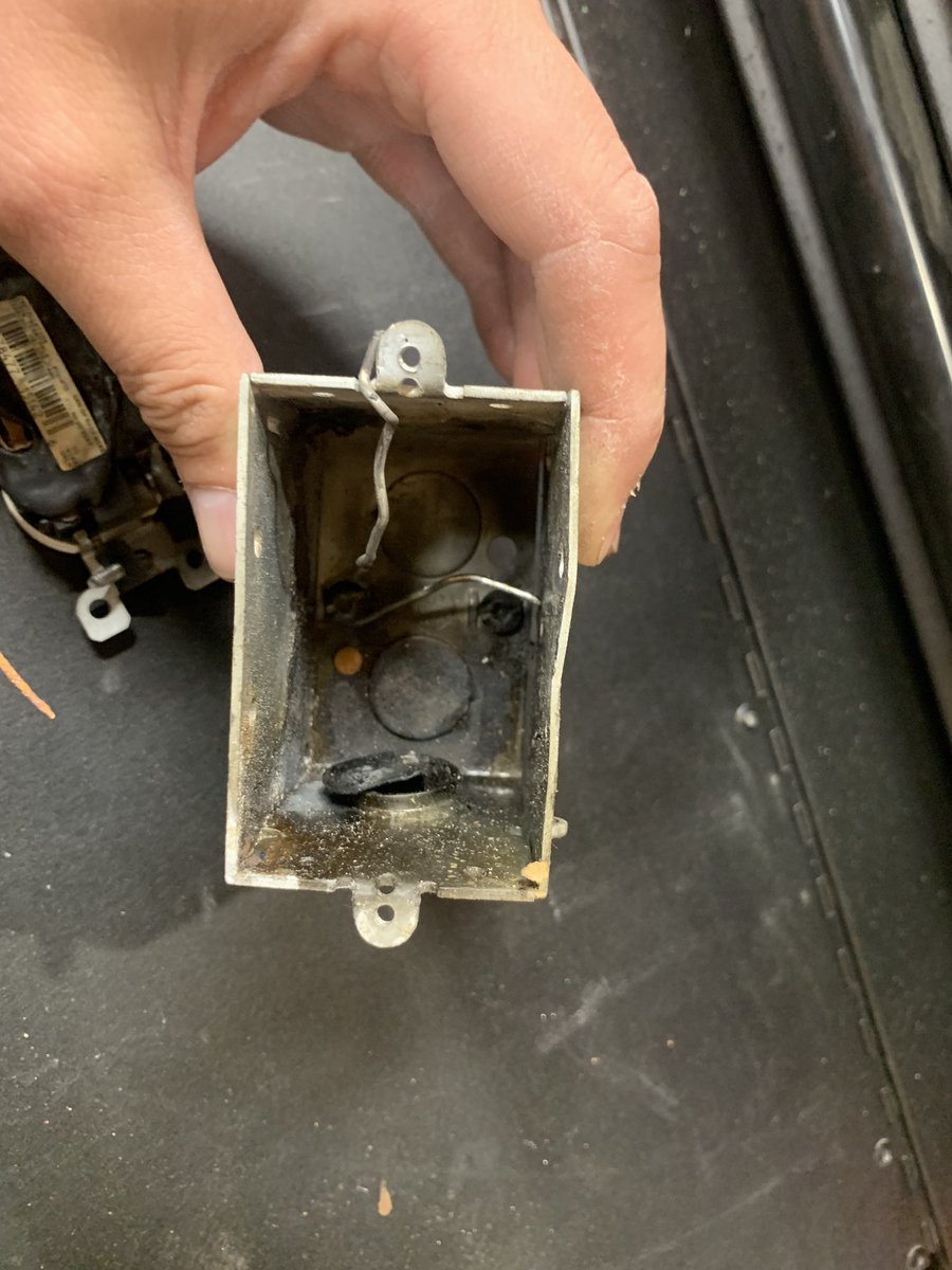 kerr_electric's tweet photo. Him - My brother is an electrician and walked me through it
Me - Your brother?
Him - My brother’s buddy
Me - Your brother’s buddy?
Him - Uhh, the internet?
Me - That’s about right .... https://t.co/Luj7s6fsx3