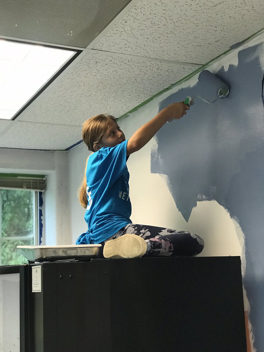 Admirals_PVL's tweet photo. Another great weekend of hard work with our partners @metrochurchdc ! We painted bathrooms, hallways, and one of the teacher lounges today! #apsgetinvoled @SwansonAdmirals @ReneeHarber @APSVirginia @VPLiaison https://t.co/5n4nkfgZlp