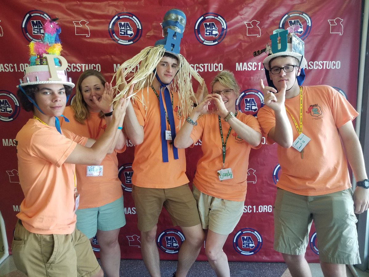 SeckmanStuco's tweet photo. @MASCstuco Staff from Seckman is ready to welcome all the delegates! #LegendaryLeadership #Fulton19 https://t.co/UUziwmkTZb