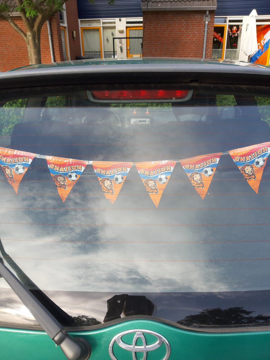 carooo25's tweet photo. Huis en auto versierd  voor het wk! 😁😁⚽️⚽️🇳🇱 @oranjevrouwen https://t.co/BFbBhqoAMm