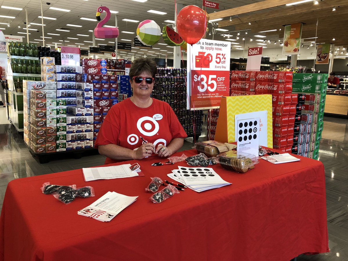 courtnote's tweet photo. TM Nikki is looking cool and ready to meet new talent! Are you ready to join our team?! #T1777 #worksomewhereyoulove #hiring #HR @TiffMisk @Dr3wMicha3l https://t.co/3FBiSaNQxd