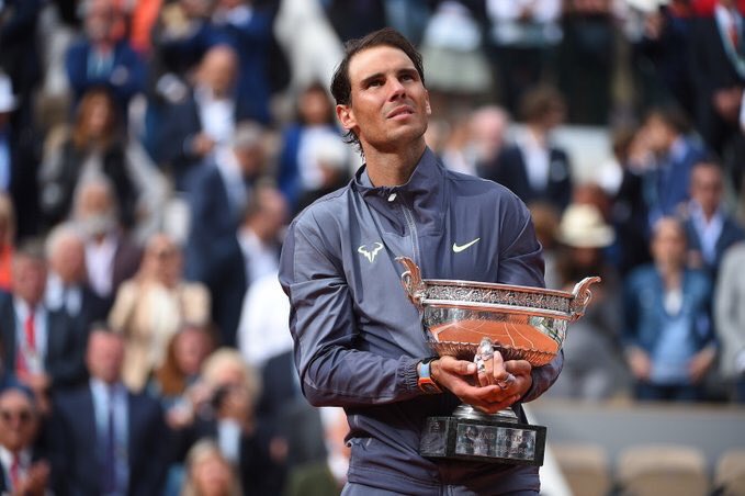 sopranoakcan's tweet photo. Grand Slam Turnuvalarında 18. kez mutlu sona ulaşan Nadal, kariyerindeki 82. tekler şampiyonluğunu da kazanmış oldu. Tebrikler🎾 🎾 🎾 @RafaelNadal 
#ATP_Tour 
#RolandGarros 
@ATP_Tour 
@rolandgarros https://t.co/dLzB0F4ynH