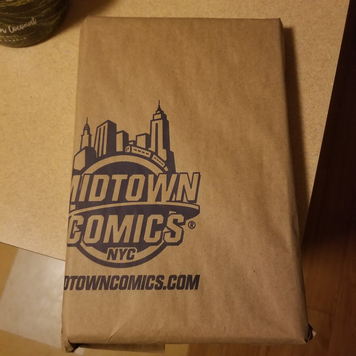 EdwinJaudon's tweet photo. Thank you @MidtownComics for keeping my addiction going strong #fastdelivery #comics #geeklyfe https://t.co/gDDBotrsVs