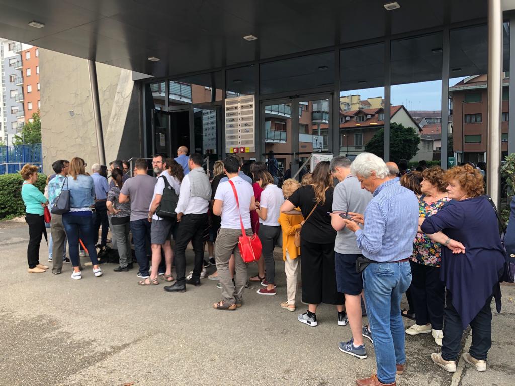 Gli ultimi minuti di #OpenHouseTorino 2019 e le foto di un pomeriggio di visite. Grazie davvero a tutti, ai proprietari, agli architetti, ai fantastici volontari e a voi, appassionati e determinati, che non vi siete fatti fermare dalla prima pioggia in 3 anni di OHT. Grazie!