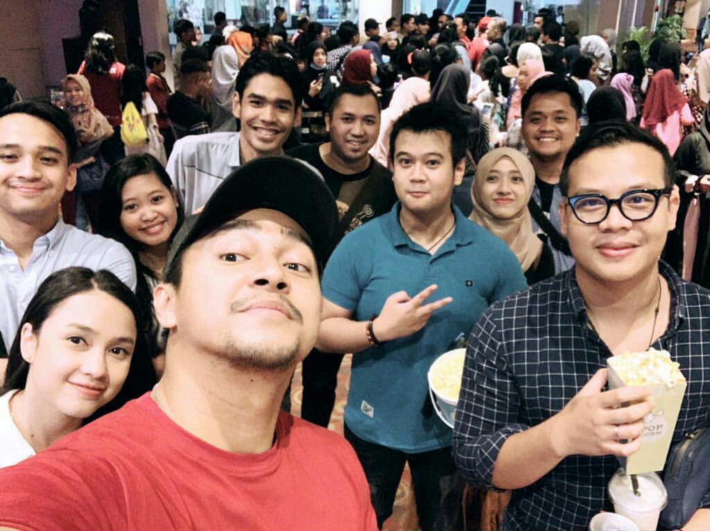 devalova_'s tweet photo. Nobar #GhostWriterMovie at BTM
#devalova X #foresthreecoffeeTeam
cc : @DevaMahenra https://t.co/hcb4Sog82V