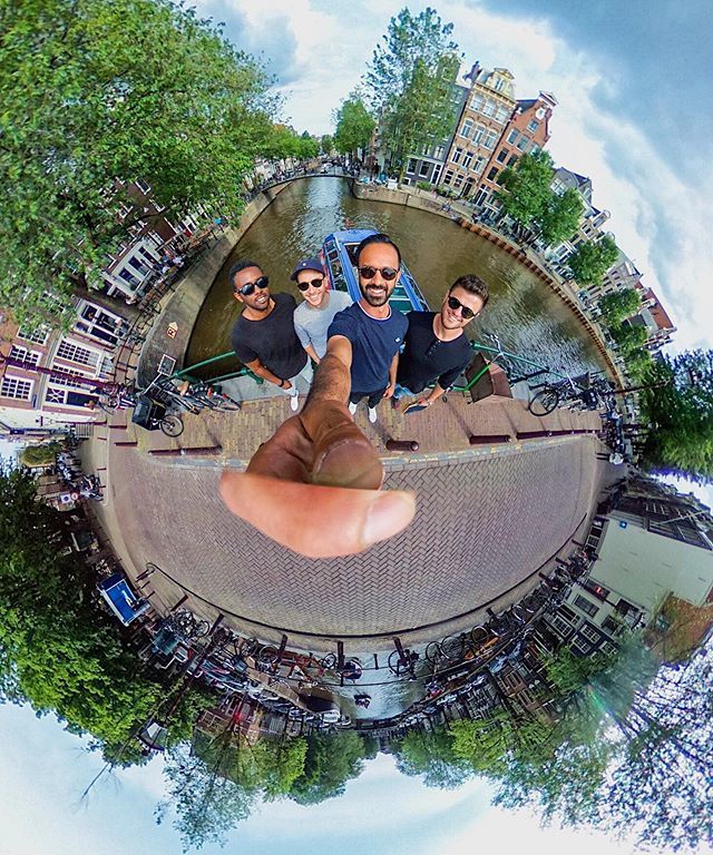 Friends from 𝖢̷𝗈̷𝗅̷𝗅̷𝖾̷𝗀̷𝖾̷ University bit.ly/2EZPxjw