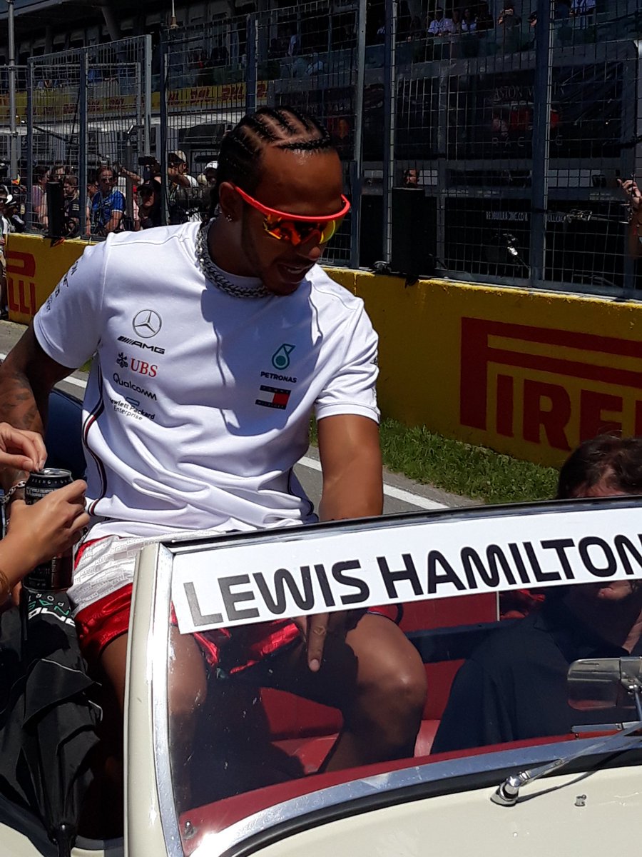 sarah44lewis's tweet photo. @LewisHamilton ✌😎

#CanadianGP #RaceDay #DriverParade https://t.co/1orJp6rxE1