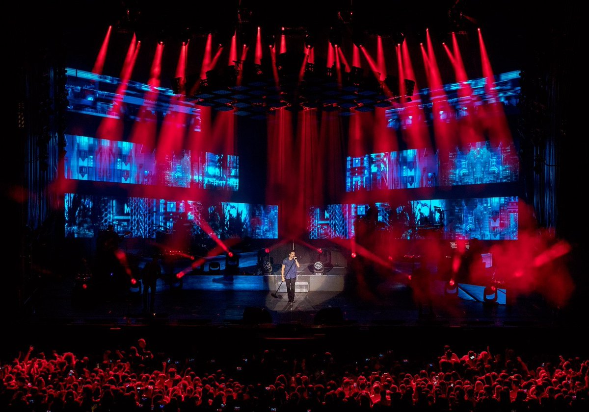 Azu_Torress's tweet image. Lo que daría por volver a vivir tanta mágia @pabloalboran ❤💥🎉 #ElTourPrometoSeráEterno