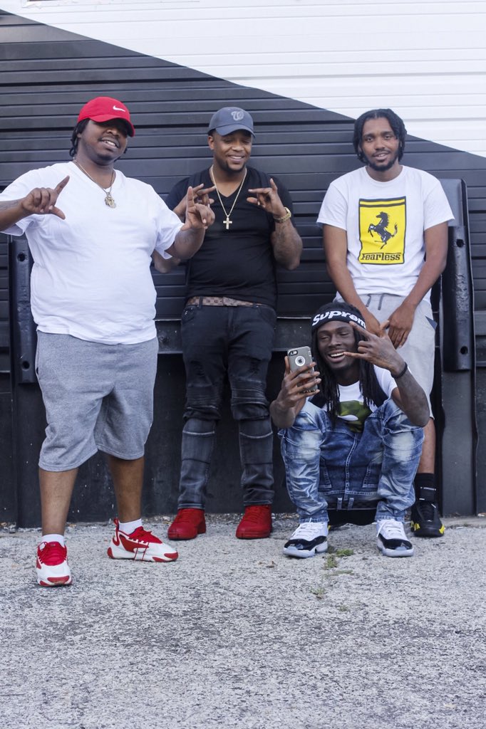 aseanlovesme's tweet image. We grew up lil dirty niggas, now the whole town feel us 🖤