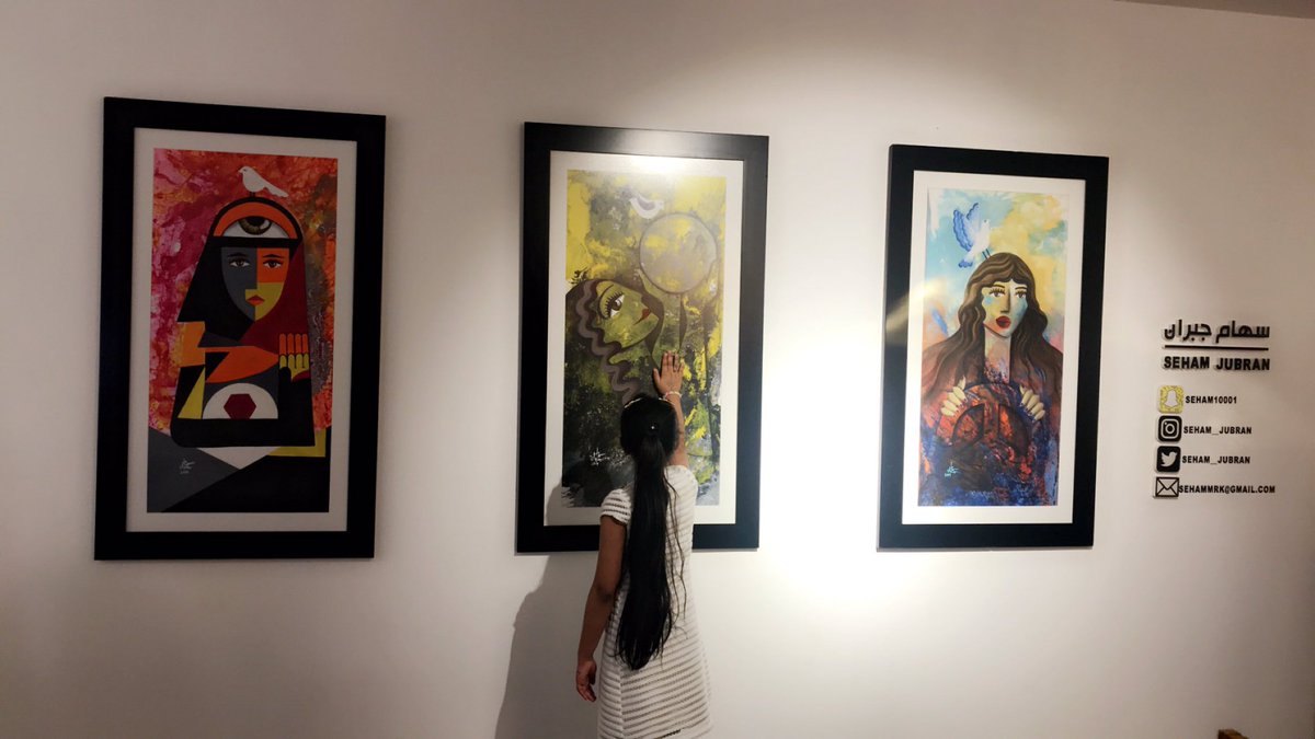 طفله تتأمل وتلامس المشهد بكل شغف.. حقاً هنا حضور"

@almoftaha
 #ابها #المفتاحة
#رسم #فن #يحدث_الآن