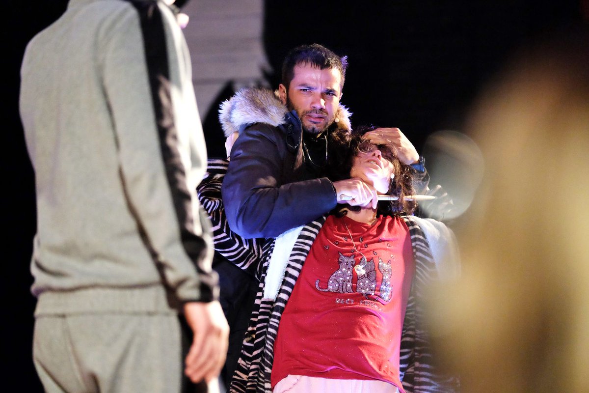 We kijken met veel warmte en geluk terug op een uitverkocht tournee. Gisteravond was de laatste reguliere voorstelling in de Bijlmer Bajes. Het team van Ideefix gaat aankomende week de gevangenissen in om te spelen voor gedetineerden. En maar liefst 30 keer.