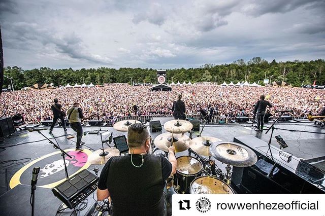 bvdp76's tweet photo. #pinkpop #festival #2019 #photography #musicphotography  #fotografie #li #📷bartvanderputten #Repost @rowwenhezeofficial with @get_repost
・・・
Voorwaartsch!! #pinkpop2019 📷  @bartvanderputtenfoto https://t.co/Gu9uR1ZTSC https://t.co/wNXspuHqch