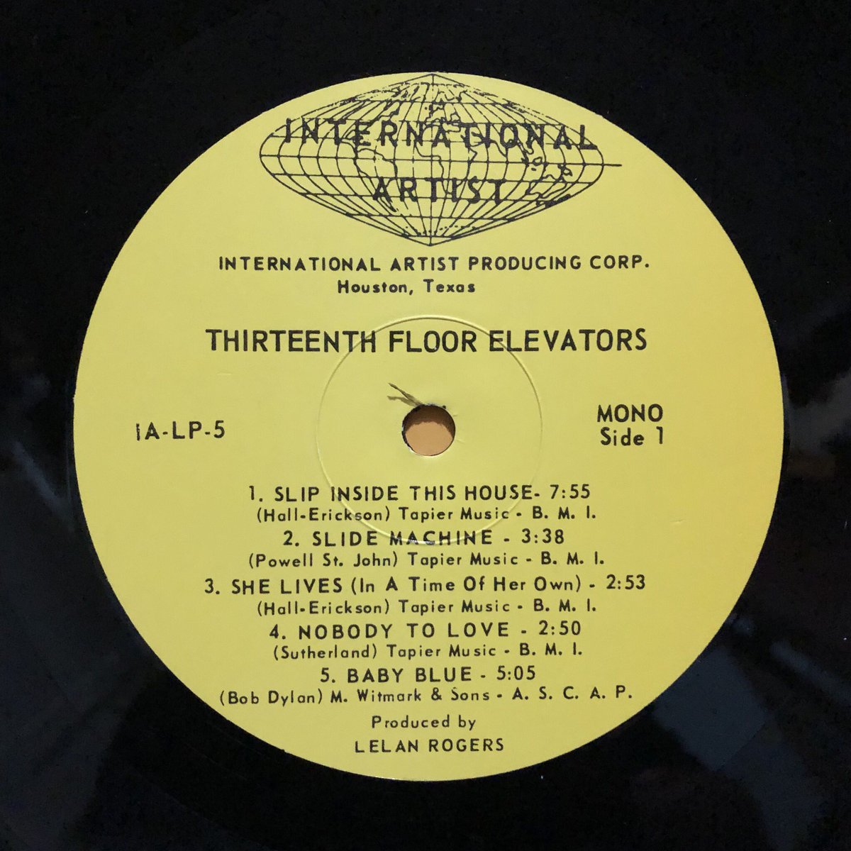 TheLeesOfMemory's tweet photo. #CurrentSpinner "Unofficial" pressing of #EasterEverywhere IA-LP-05 believed to be a needledrop of a clean original copy of the Mono LP from the early '80s. Sounds great & even has "Postures" misspelled. Helpful for those of us who couldn't chunk down $600 for the real deal.🌞 https://t.co/cS2A1HHHib
