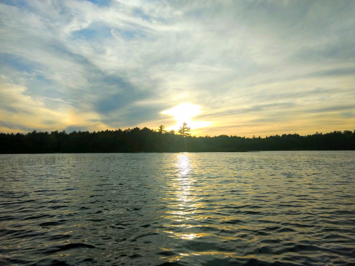 Rissa1013's tweet photo. Canoeing is fun #photographer #photography📷 #clouds #sunsets #fishing #canoe #sky https://t.co/UgjgWzWKBU