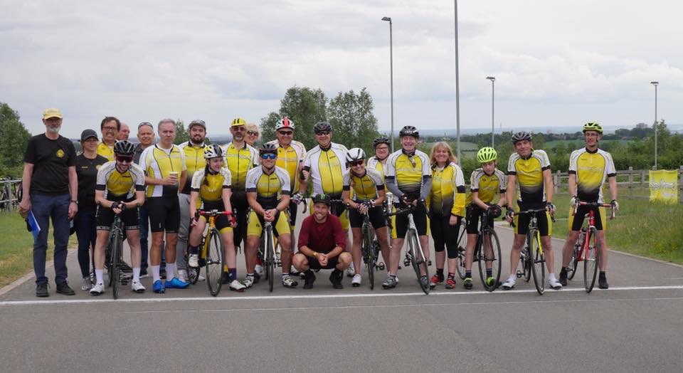 And here’s <a href="/MarkCavendish/">Mark Cavendish</a> with some of the competitors @TheHoggenberg today. Well done everyone &amp; our thanks again to the #ManxMissile - all the best in Slovenia, Mark!