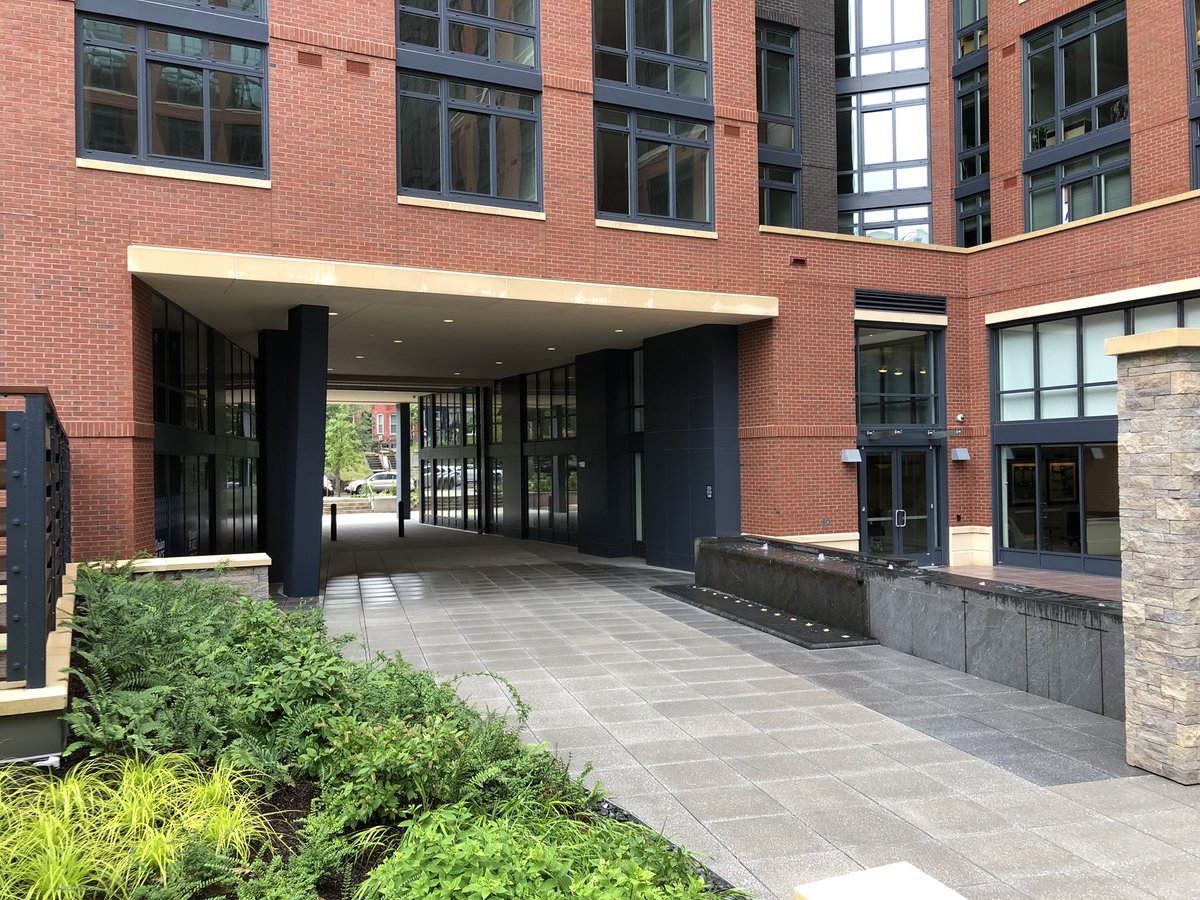cmoney_htx's tweet photo. The building’s interior courtyard is very impressive though: a testament to open space requirements #UnionPlace https://t.co/LYHoG8D3Fc