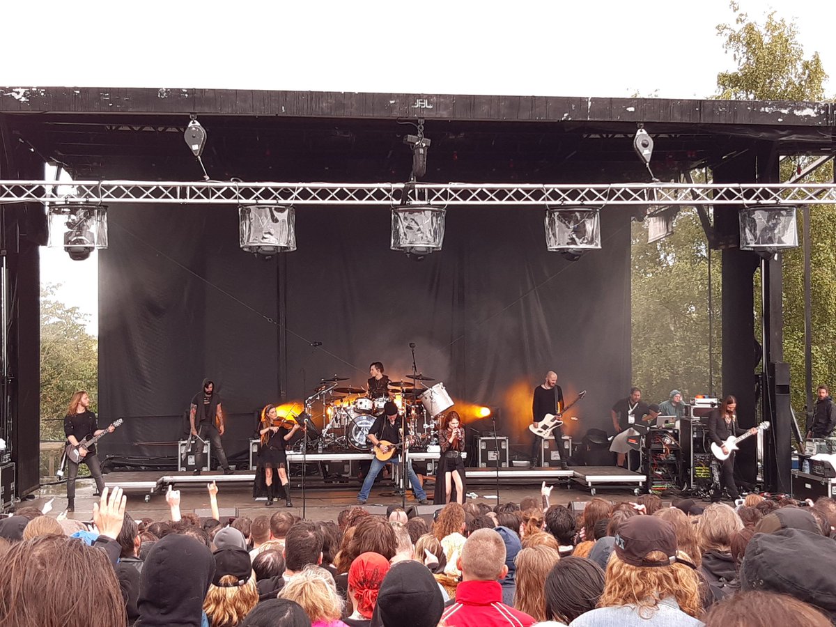 Minopharyngite's tweet photo. The Hu et Eluveitie en concert, c'était énorme ! #SamaRock https://t.co/38yNWgtuPx