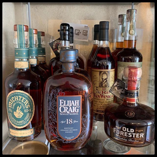 A decent top shelf bourbon rye collection for this Sunday morning. Everything in the case I am willing to part with. So if you’re interested send me a DM with a fair offer otherwise you shall be instantly blocked. Those bottles from 2017 except the birth… bit.ly/2Wto7s0