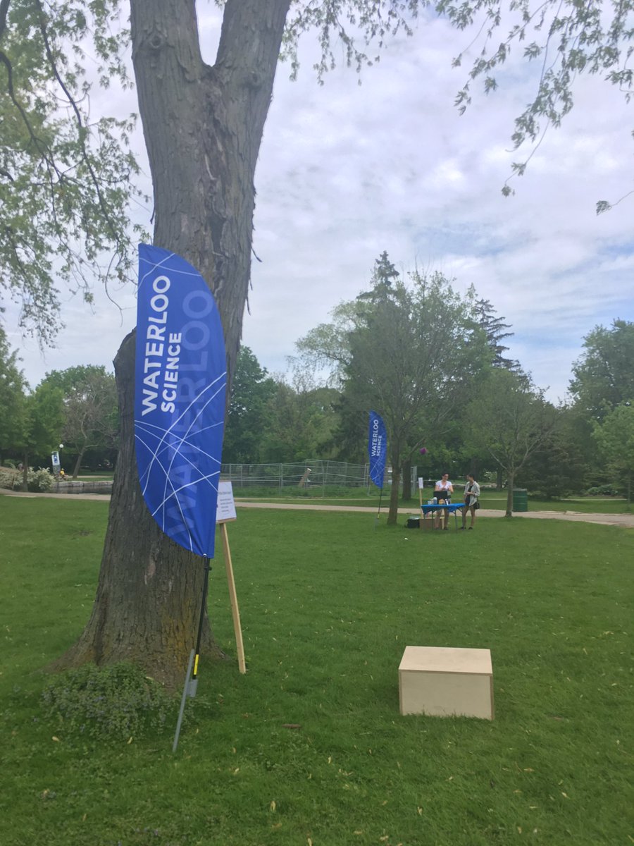 15 mins til <a href="/SoapboxSciWat/">SoapBox Science Waterloo</a> starts and what a sunny day 👩🏻‍🔬🧫😎 #soapbox #victoriapark #WomeninSTEM
