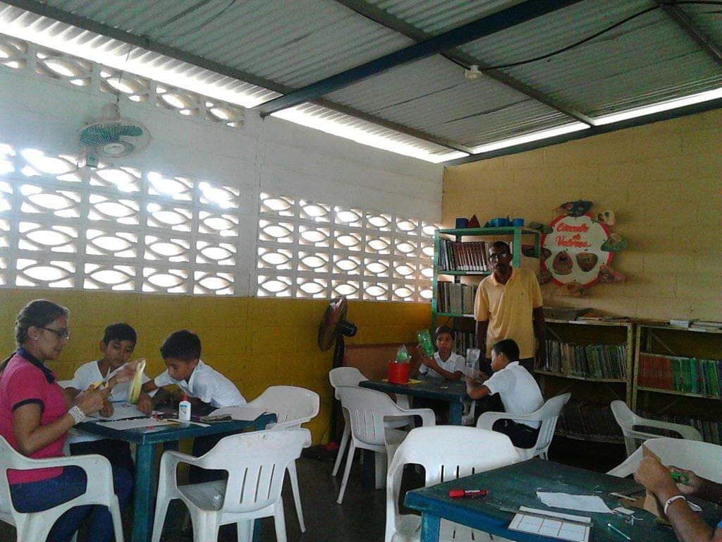 EducativoN's tweet photo. Elaboración de juegos didácticos con material de reciclaje por nuestros niños,niñas en compañía de las coordinaciones PTMS,PDBE, Valores, Asesor Pedagógico. EB Próspero Municipio José T. Monagas. Guárico. @naguiar03 @municipio_5 @munozeducguaric @MPPEDUCACION @ZonaEducGuarico https://t.co/vZ53IcJz3B