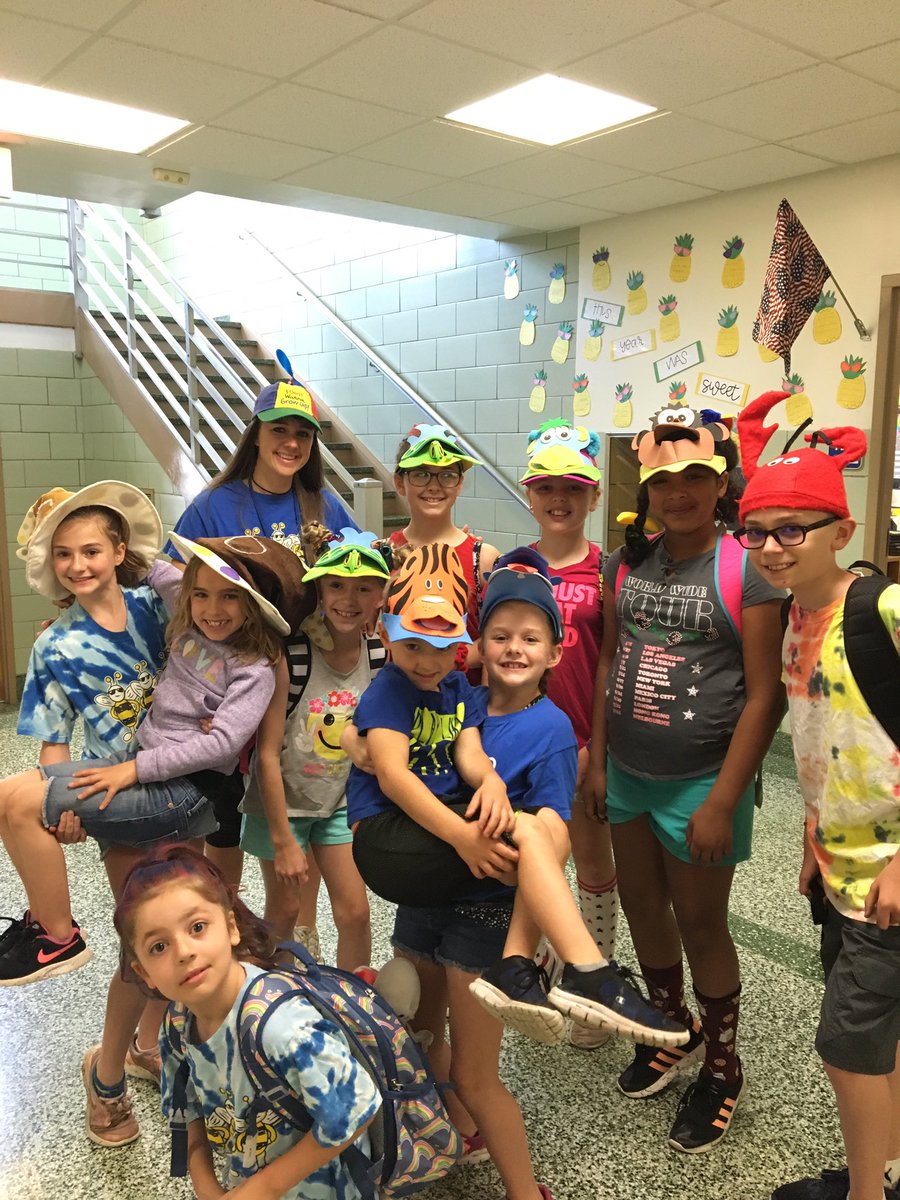 MsSheaRm117's tweet photo. Great time these kids on crazy hat day!! #bee4life #FalconNation @ldansa1 https://t.co/0tdyZqpqyh