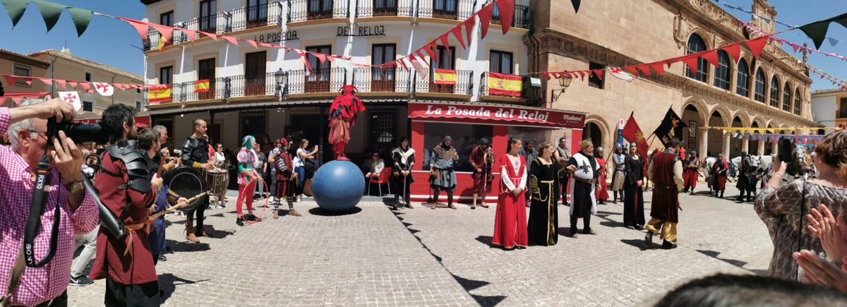 ¡La actividad en el XX Mercado Medieval ‘Villa de San Clemente’ no para! 🔰⚜️🦅🛡⚔️🎪 #SanClementeMedieval #AquíNoSeAburreNadie #SanClementeEsDiversión #SanClementeEstáDeModa