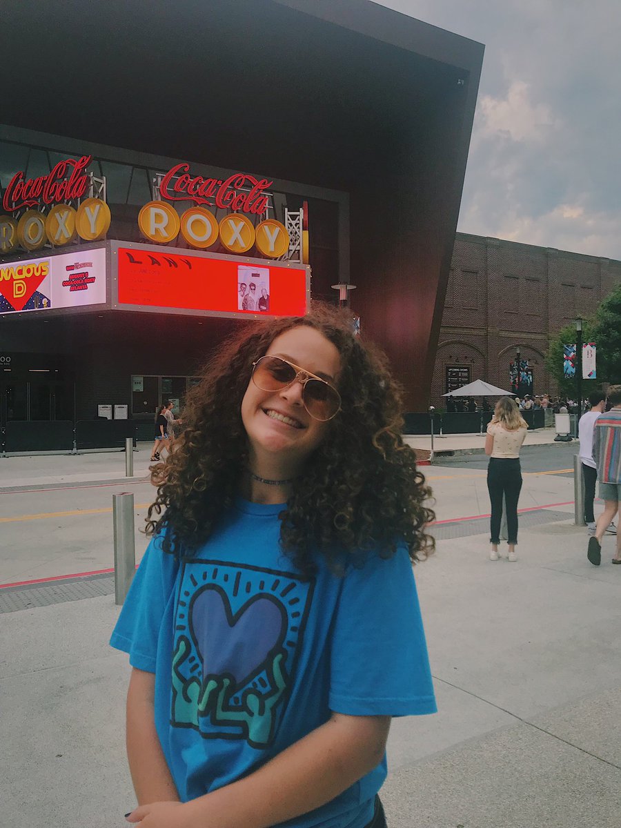 rileybennett21's tweet photo. someone take me back to the best night of my life!!! @thisisLANY @pauljasonklein https://t.co/VlWZFSwRI0