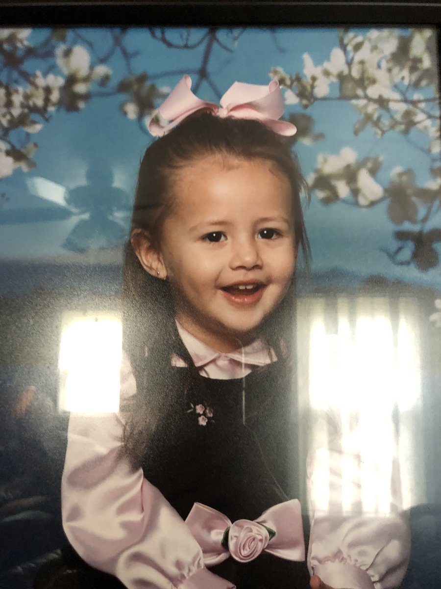 itssmeee444's tweet photo. cute then, cute now💕 https://t.co/O2GNdw8woG