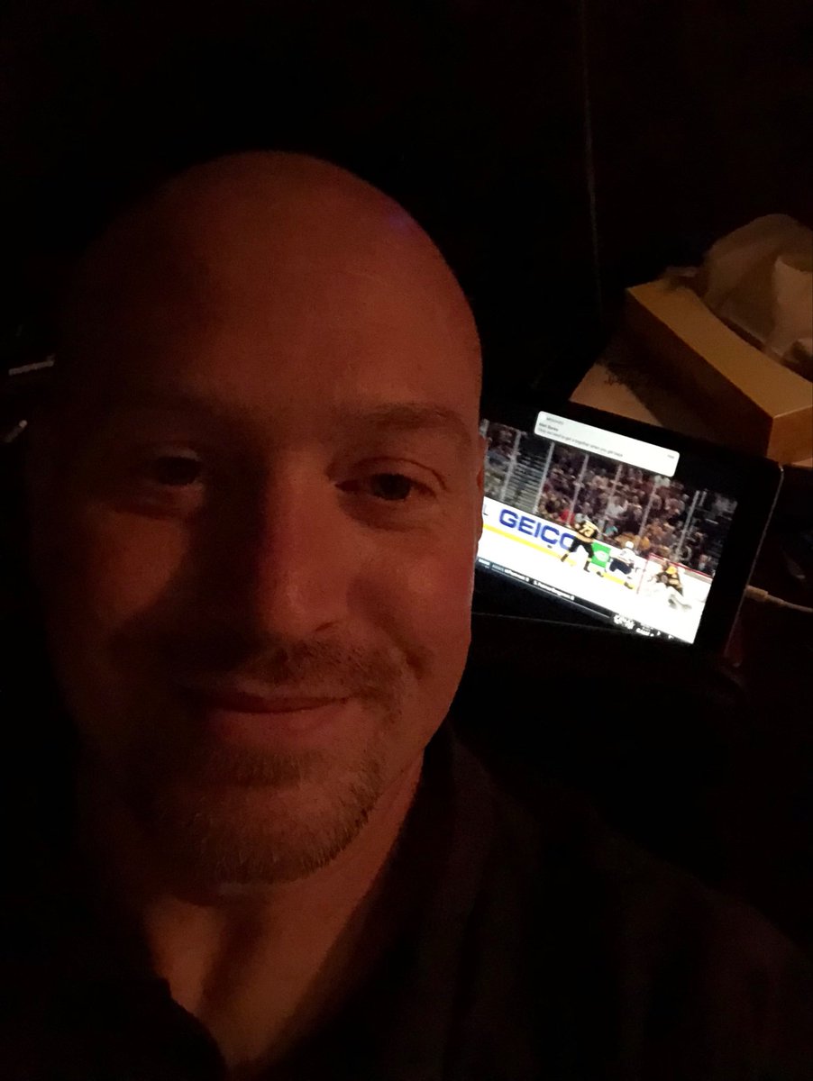 junglebrian's tweet photo. Ballet and game at the same time. Bust out the iPad. #LGB https://t.co/wEYBXePCLY