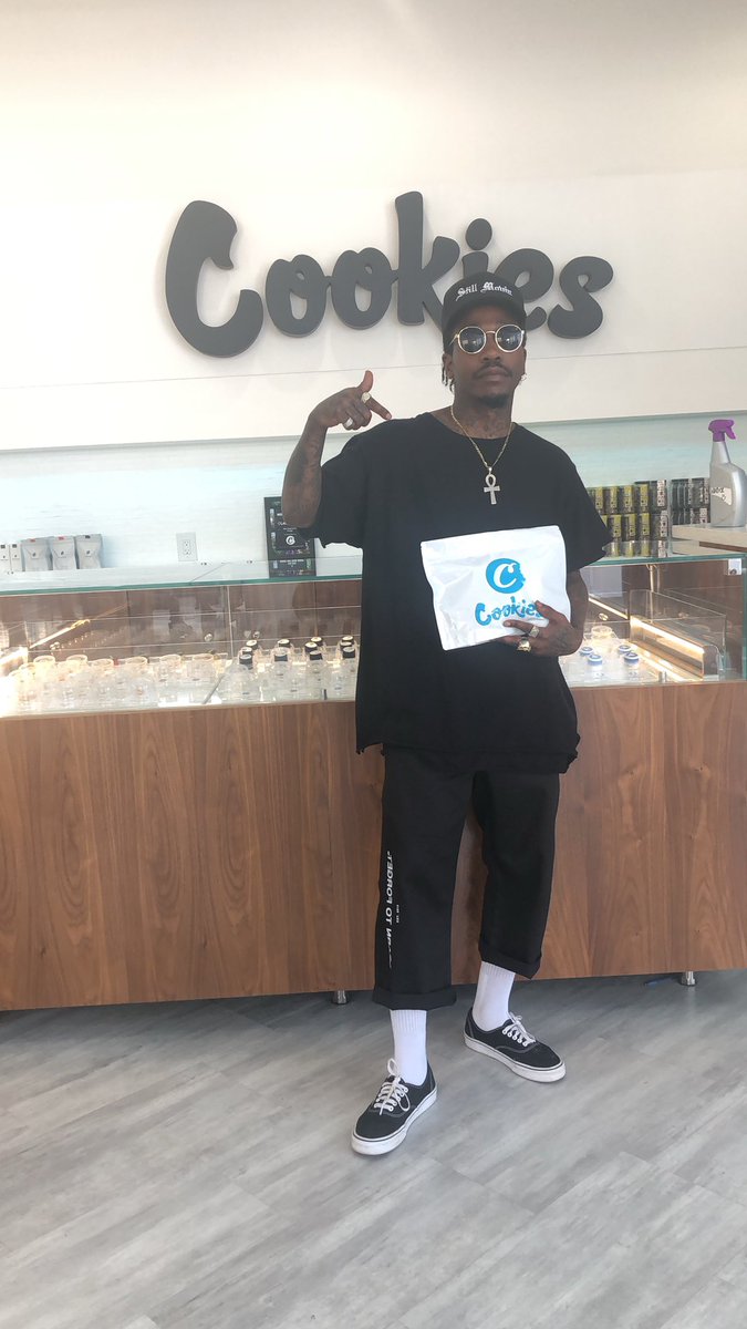 DizzyWright's tweet photo. Shoutout to @berner415 carrying my #DizzyOG at his Cookies store in Hollywood. πͺπΏπ₯ #StillMovin https://t.co/sQhe3osx6I