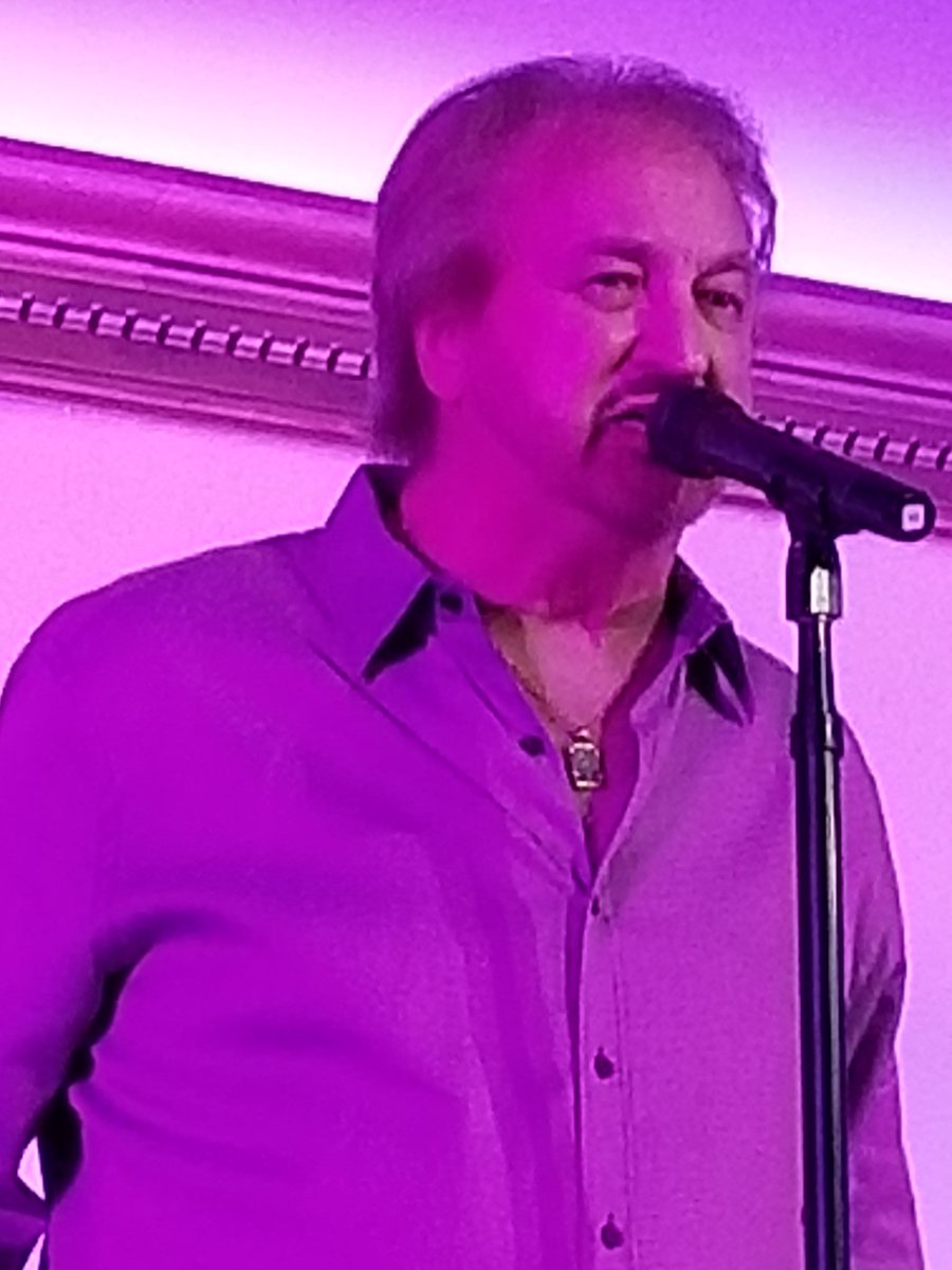 OhioPicTaker's tweet photo. Here are some pictures from last nights show at #hartvillekitchen of the legendary @oakridgeboys in Hartville, Ohio! Fantastic show as always! https://t.co/uVjm4W29Wt