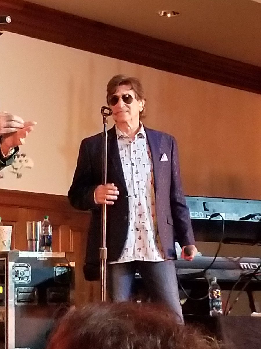 OhioPicTaker's tweet photo. Here are some more pictures from #hartvillekitchen of the evening show of our very special @oakridgeboys there in Hartville, Ohio! https://t.co/OZssHs1gyF