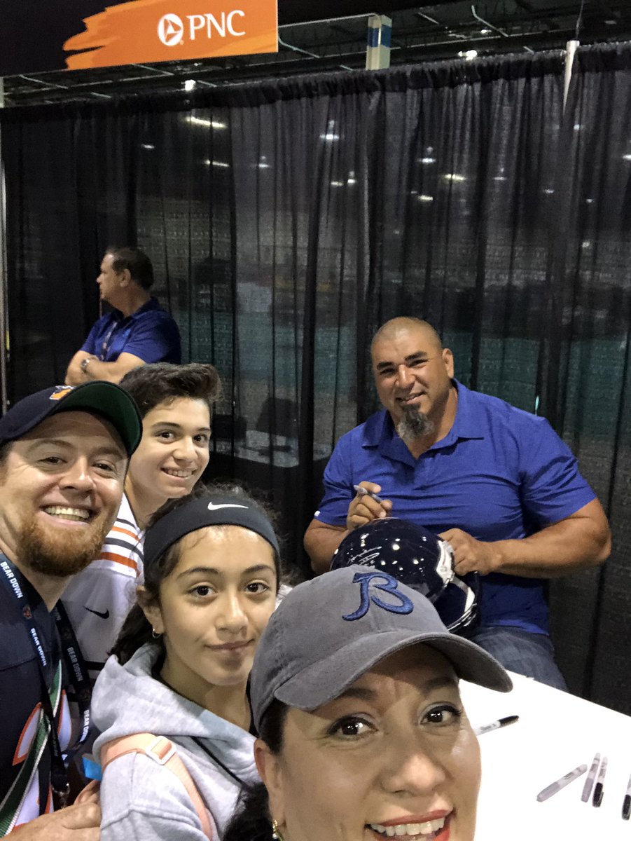 Thank you, <a href="/Roberto_Garza63/">Roberto Garza</a> !! You’re very special to all of us! Nos vemos pronto, Amigo! <a href="/ChicagoBears/">Chicago Bears</a>  #Bears100 🐻⬇️