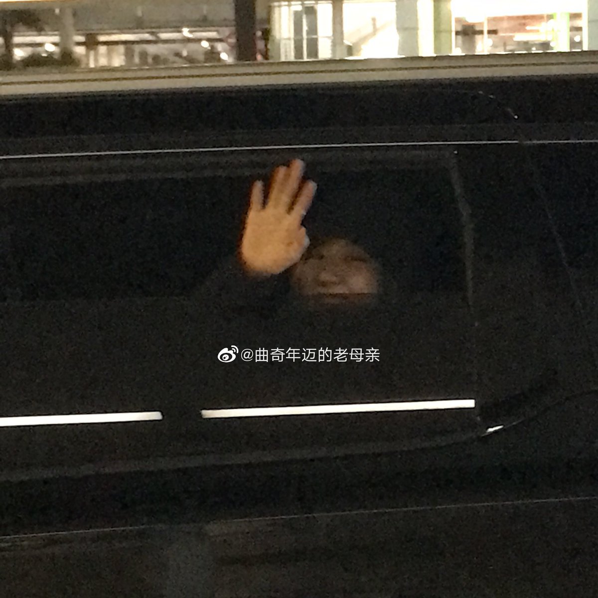 FitriRmdhani's tweet photo. #WELCOMEHOMEROSÉ 
#Rosé #ParkChaeyoung https://t.co/kuZqLJ4F5F