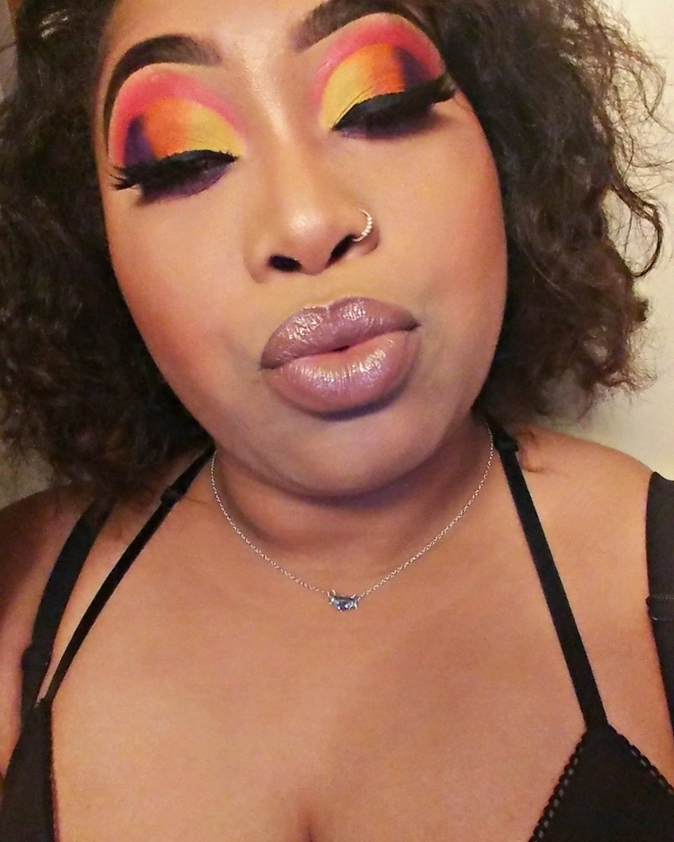 Ur_Tinkness's tweet photo. Tropical Vibes............ 

@reinarebelde @lorealmakeup
@bhcosmetics @ItsMyRayeRaye
@juviasplace @thecrayoncase
@lacolorscosmetics 
@fentybeauty https://t.co/lIi8wztUhd