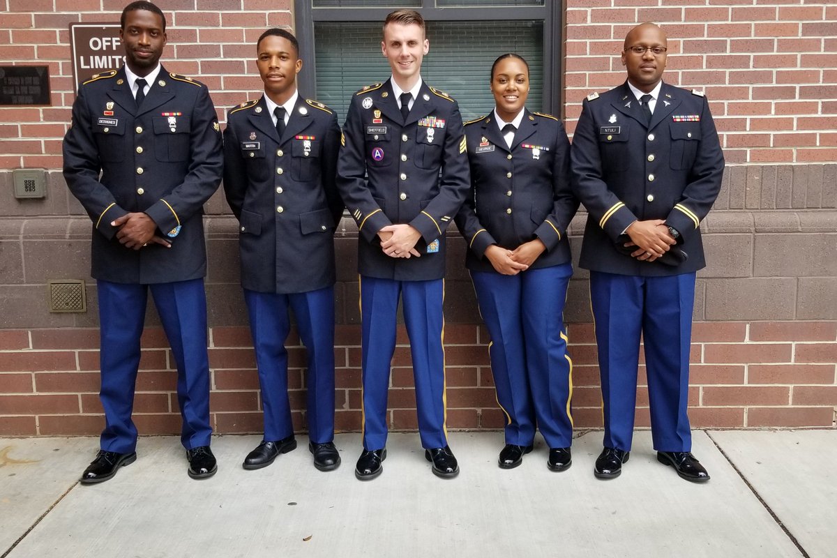 SisoNtuli's tweet photo. My crew looking clean after ASU inspection. #G6 #GoArmy #3MED #CantOperateWithoutUs https://t.co/hAM5TqFPLH
