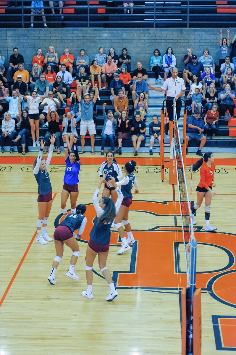 huskiesvb18's tweet photo. MOOD BECAUSE ITS CAMP WEEK!!
#HuskyNation #HTowm #UBGF https://t.co/5nY1fzhZzA