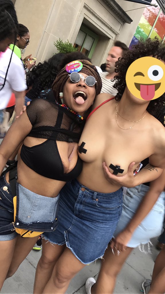 J4W20's tweet photo. #DCPRIDEParade #dcpride2k19 #LOVEISLOVE🏳️🌈 https://t.co/qGEUeR7JNQ