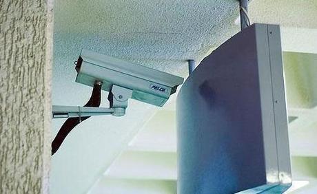 rapdyablo's tweet photo. these are the type of security measures i imagine are used to keep Young Thug's music from leaking https://t.co/ipOkmjJYFx