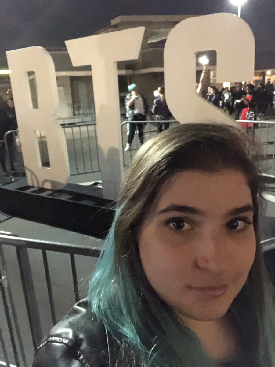 Jo95Z's tweet photo. I’m Italian ARMY flew to Paris only 4 BTS. Tired, exhausted, but doesn’t matter after seeing BTS smile &amp; perform. I had so much fun and in the end, when I realized it was over, I cried inconsolably but 4 those hours tgt, it was worth it. @BTS_twt is my strongest light  #MerciBTS https://t.co/3mAxzbz5fV