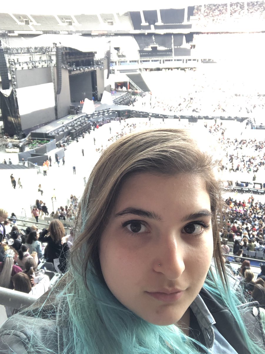 Jo95Z's tweet photo. I’m Italian ARMY flew to Paris only 4 BTS. Tired, exhausted, but doesn’t matter after seeing BTS smile &amp; perform. I had so much fun and in the end, when I realized it was over, I cried inconsolably but 4 those hours tgt, it was worth it. @BTS_twt is my strongest light  #MerciBTS https://t.co/3mAxzbz5fV